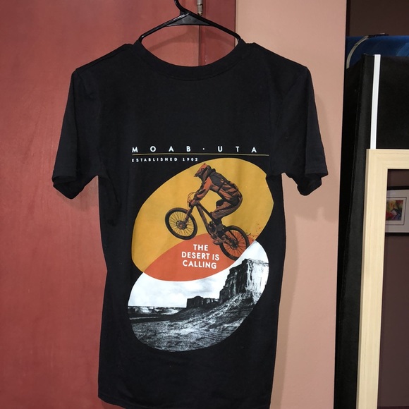 Moab Mountain Biking t-shirt - Picture 1 of 2